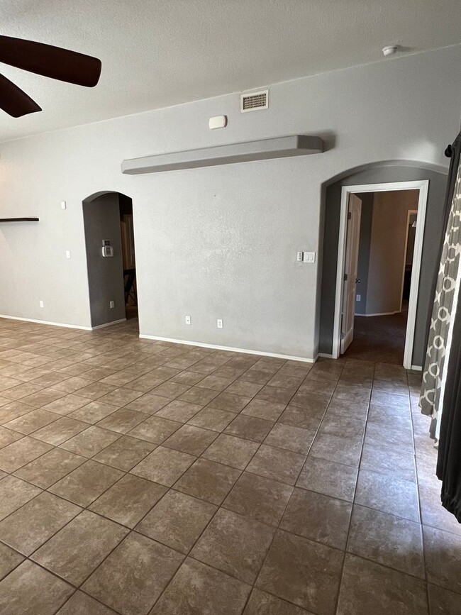 Photo - 3 BEDROOM HOME IN ARABY CROSSING!