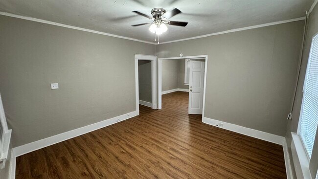 Photo - 919 N Willett St