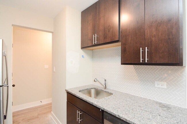 Photo - 447 W Surf St Unit 113