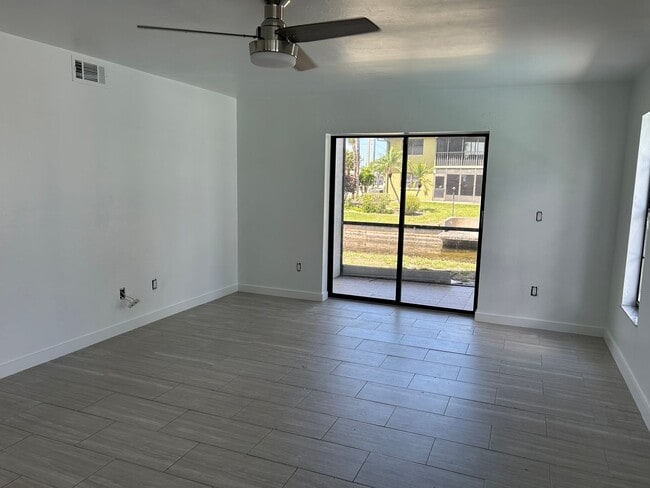 4712 SE 5th Pl Unit 4712 SE 5 Place #102