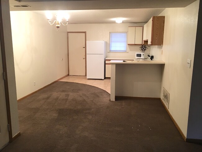 Photo - 2 Bedroom Top Floor Apartment - Close to I-70