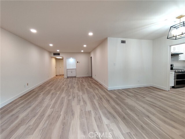 1300 Midvale Ave Unit 211