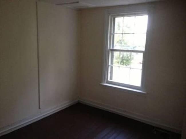 Building Photo - Roomy 3 bed 1.5 bath in Church Hill