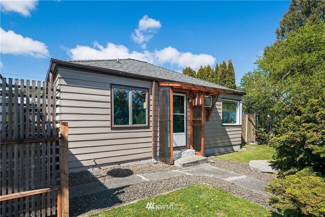 9227 18th Ave SW