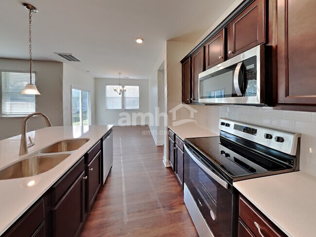 Photo - 152 Hazel Pk Dr