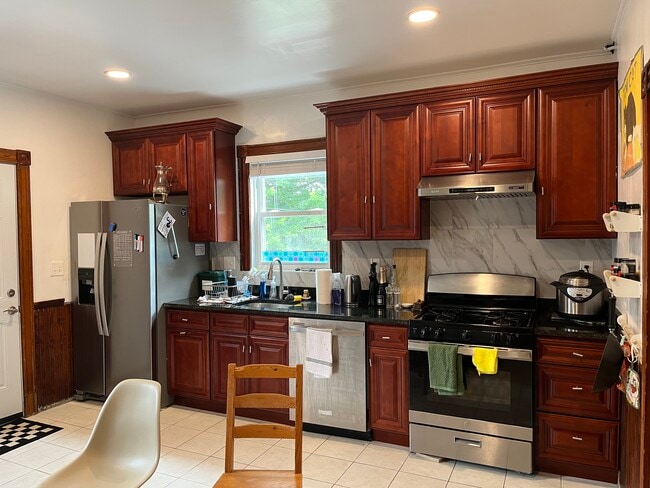 Eat-in kitchen - 17 Hardwick St Unit 4 Rental