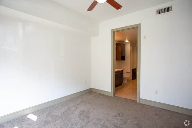 Photo - mResidences Miracle Mile