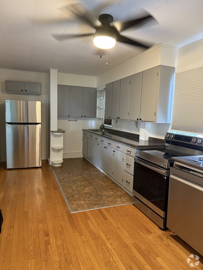 Building Photo - 13 Alden St Unit 13 Alden Street Rental