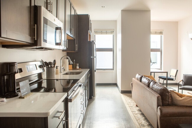 Photo - 333 W State St Unidad ID1379056P