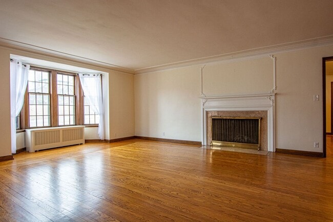 Photo - Gorgeous 5 Bedroom / 4.5 Bath Home located right off Happy Hollow Blvd!