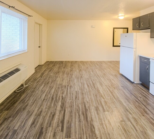 Photo - West Knoxville 37919 - 1 Bedroom Apartment in West Knoxville! Available Now! 1 Bedroom, 1 Bath. -...
