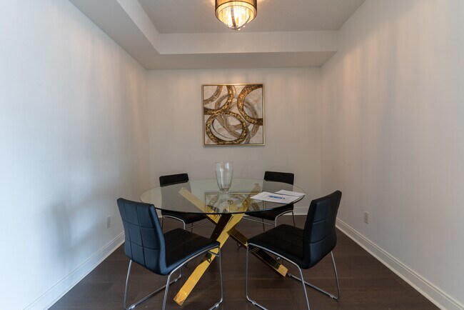 Photo - 19 Yorkville Ave Unit ID1022955P