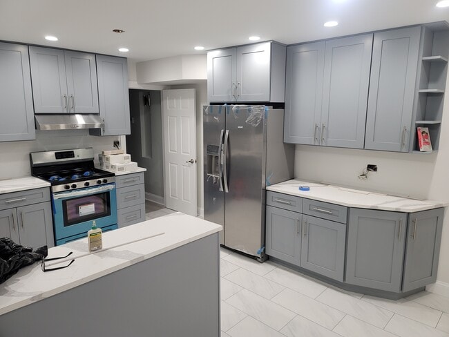 Building Photo - 2930 W Berwyn Ave Unit 2 Rental