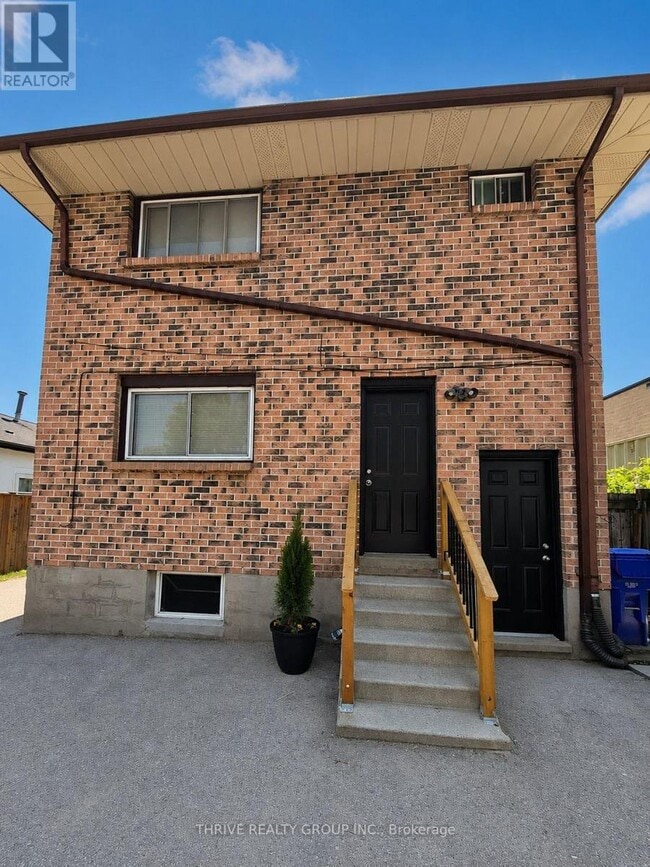 Photo - 184 Simcoe St Unit 3