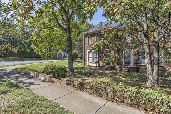 Photo - Amazing 2BE/2.5BA duplex in the heart of Belmont & Hillsboro Village!