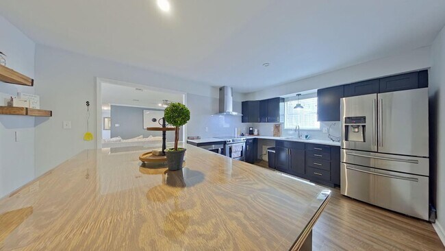 3083 Skyline Dr