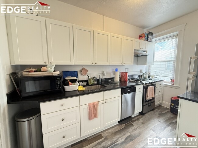 Building Photo - 130 Brainerd Rd