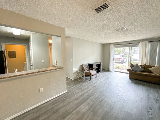 Building Photo - 3705 SW 27th St