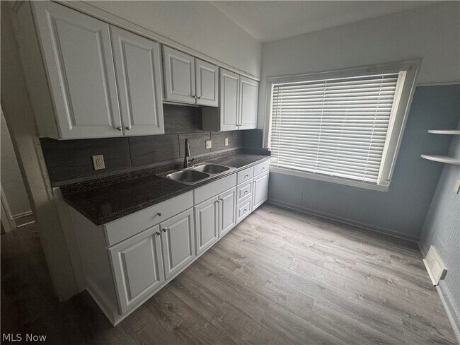 Photo - 839 Lecona Dr