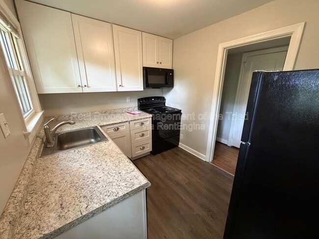 Photo - 2331 W Cornwallis Dr