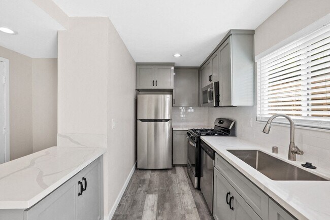Hamilton Courtyard Apartments