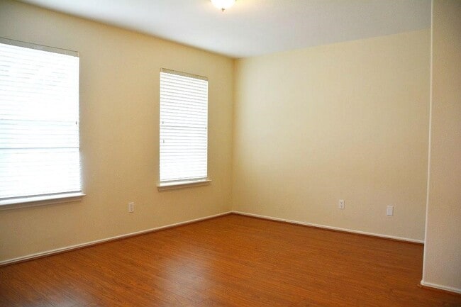 Photo - 10011 NW Park Pl Dr
