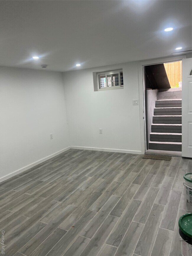 Photo - 59-33 48th Ave Unidad 2nd Fl.