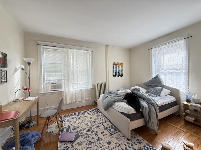 Building Photo - 318 Saint Paul St