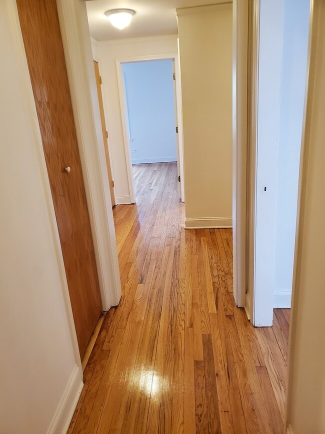 Photo - 2331 W Arthur Ave Unidad 2E
