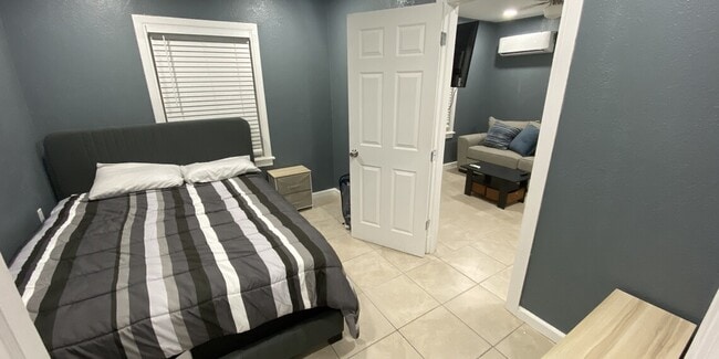 Photo - 235 W Robertson Rd Unit B