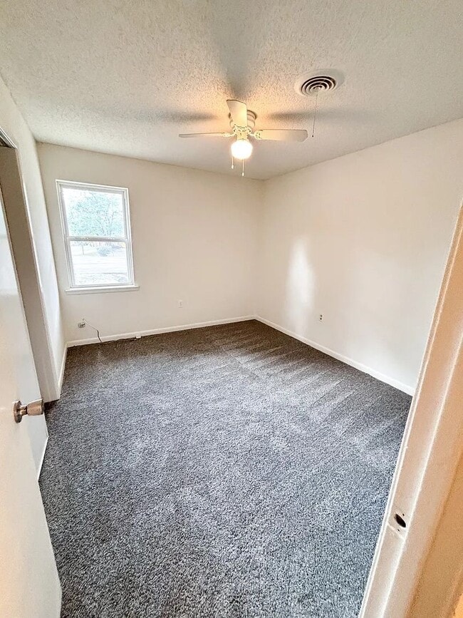 Photo - 301 Thacker Loop