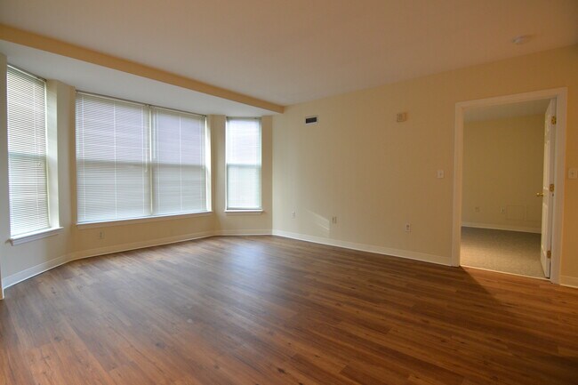 Photo - Landmark Square Apartments