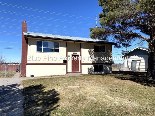 Building Photo - 2215 Sykes Dr