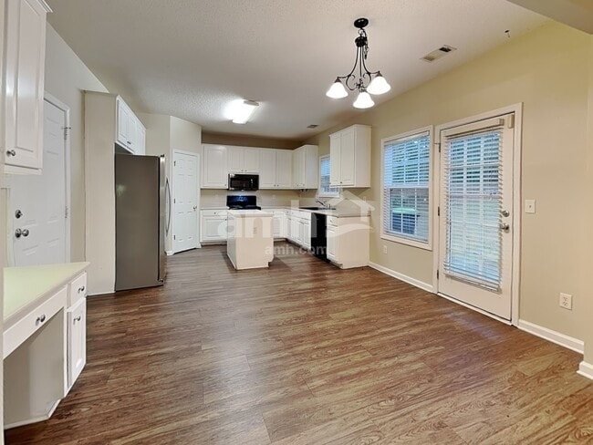 Photo - 429 The Gables Dr