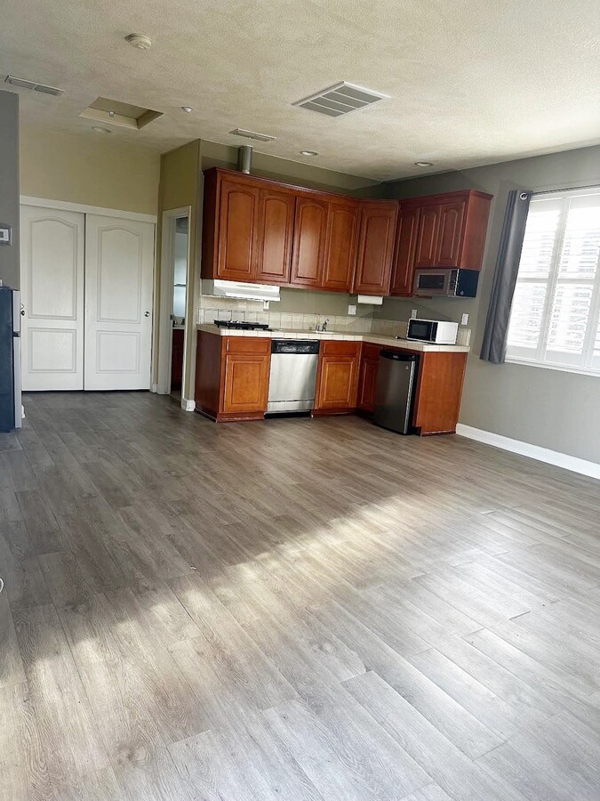 Photo - 868 Antiquity Dr