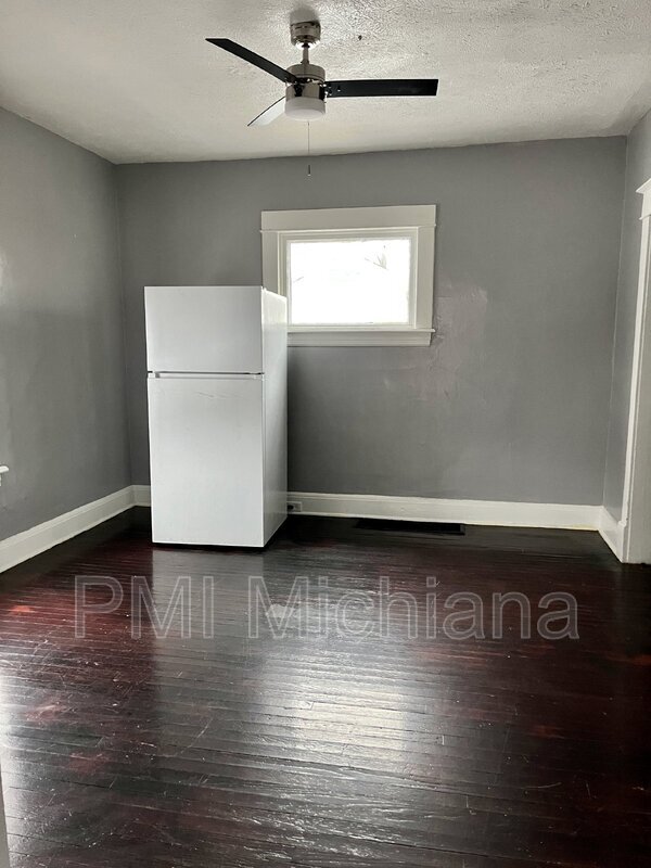 Photo - 310 E Indiana Ave