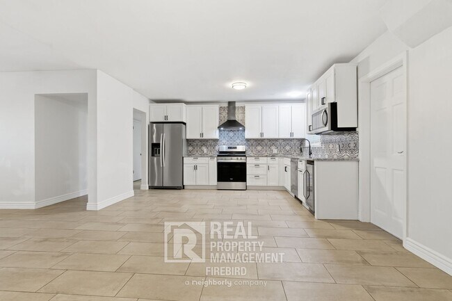 Photo - 1901 N 48th Pl