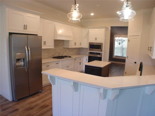 Photo - 1812 SW Edinburgh Ave