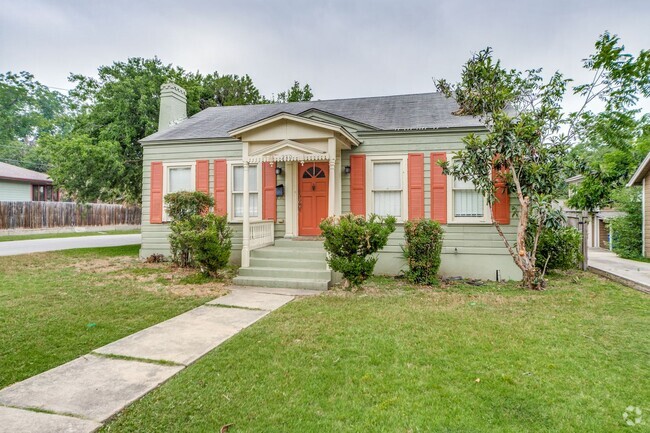 Building Photo - CHARMING 3-BEDROOM IN MAHNCKE PARK Rental