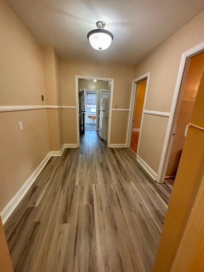 Building Photo - 2228 Crescent Rd Unit 4 Rental