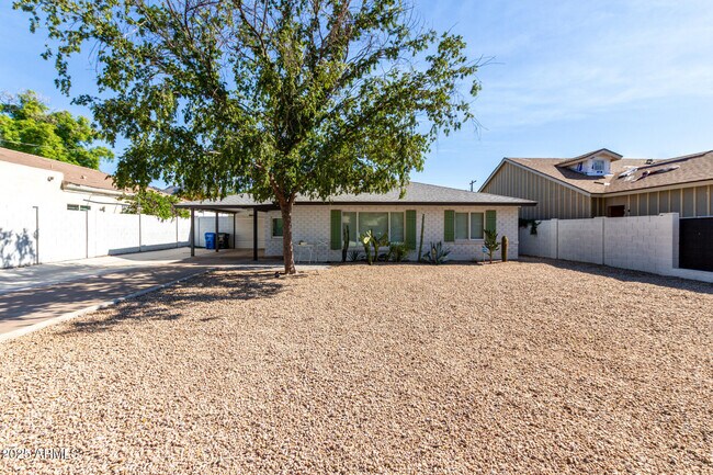 Building Photo - 6801 N 14th Pl