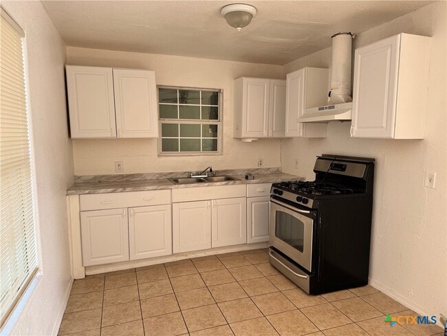 702 San Antonio Ave