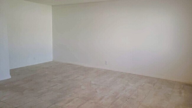 Photo - 5112 Pebble Beach Blvd Unidad A