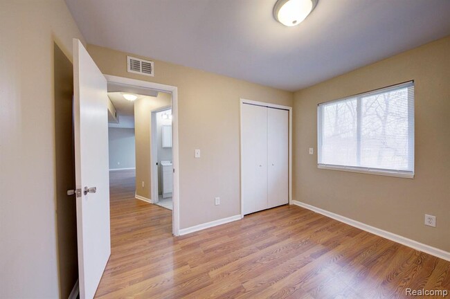 Photo - 217 Glenmoor St Unit 219 up