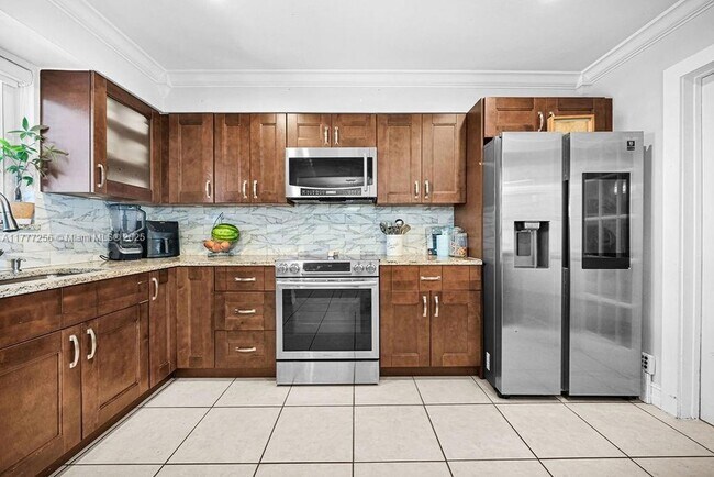 Photo - 740 N 73rd Ave House
