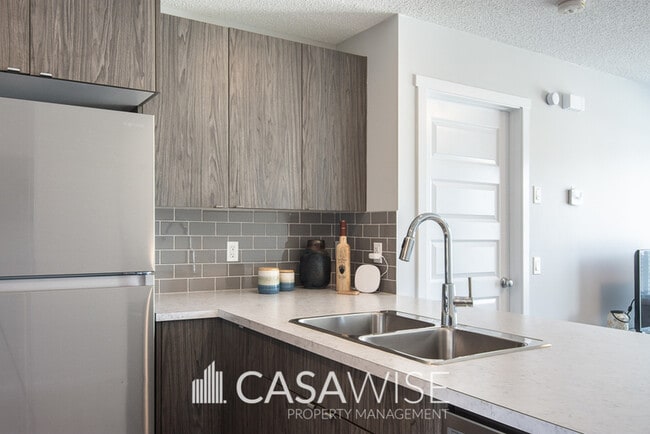 Photo - 3073 Coughlan Ln SW