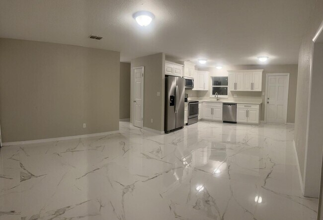 Photo - 14802 State St