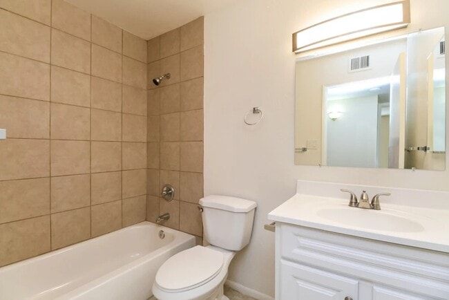 Photo - 7421 E Belleview St