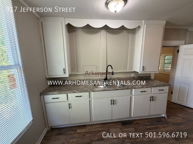 Photo - 917 Jefferson St