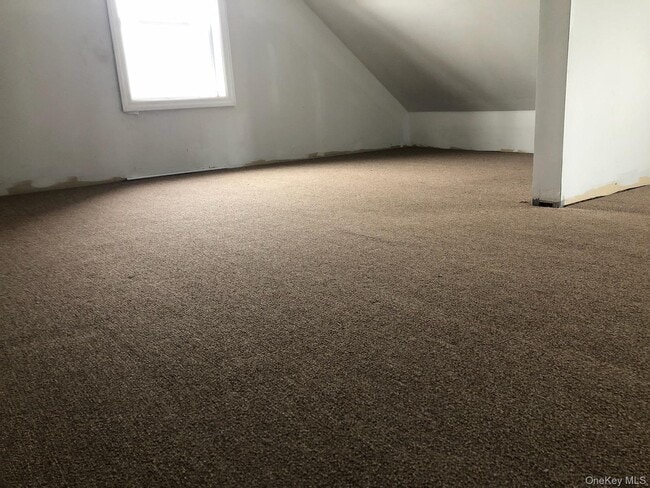 Photo - 685 Walt Whitman Rd Unidad 2